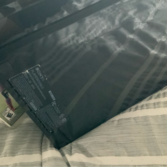 Sony Playstation 3 PHAT Fat CECHG01 40GB Console, games & accessories included. - Picture 4 of 5